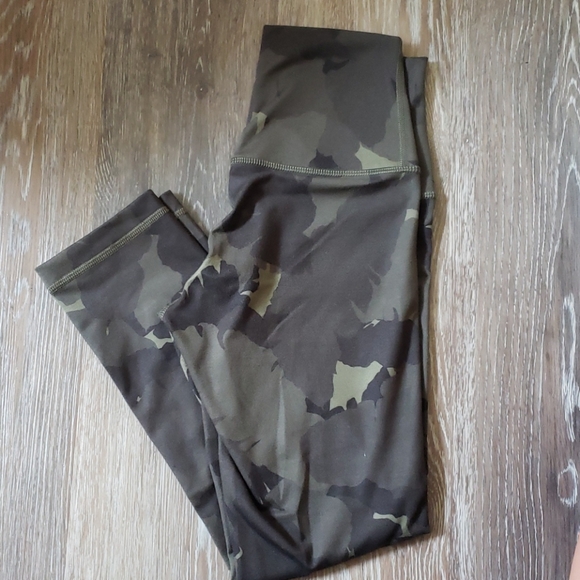 Lululemon Gator Palm Party WU Crop High Rise - Picture 4 of 7